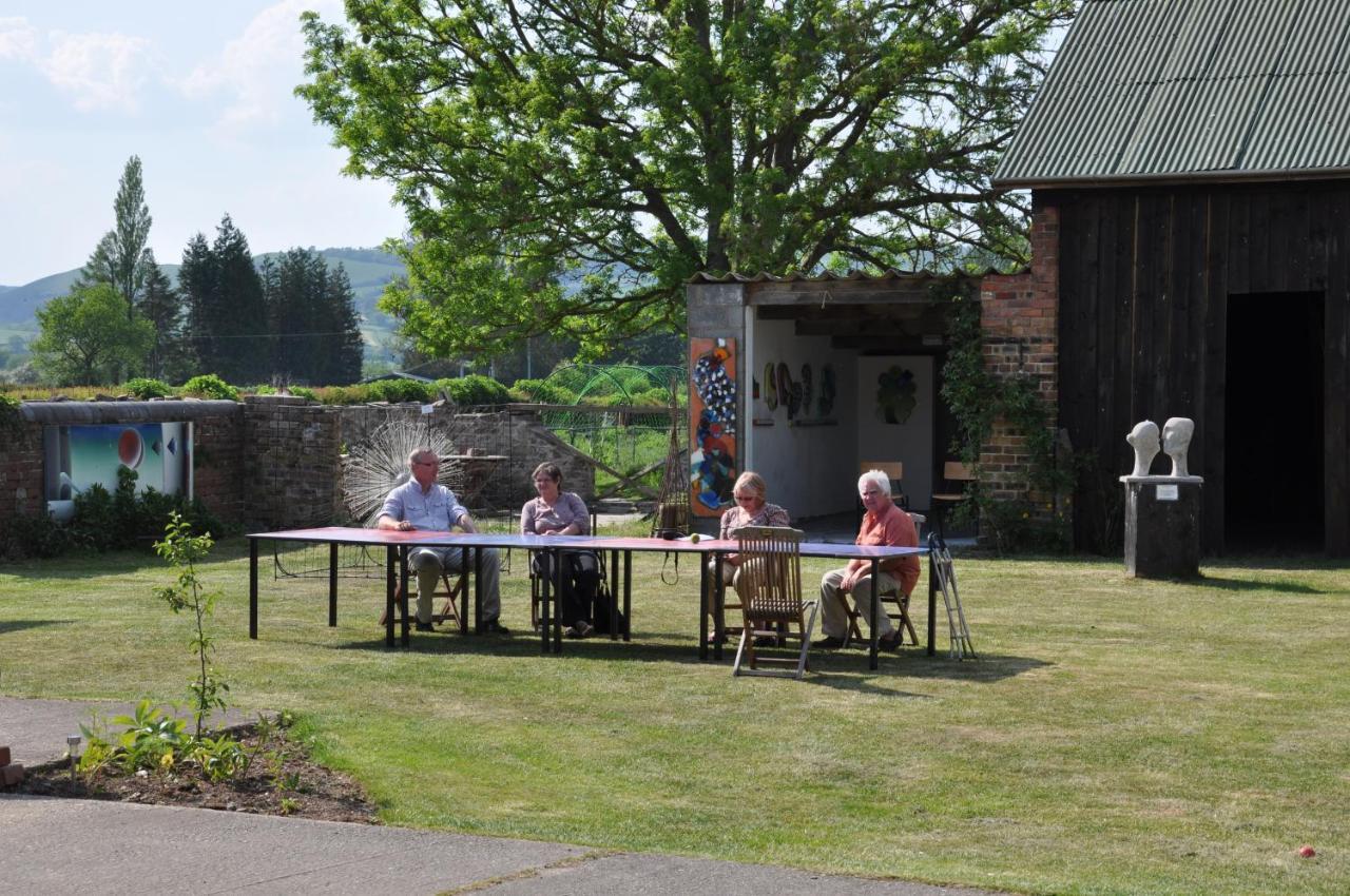 Caersws Mid Wales Arts B&B מראה חיצוני תמונה